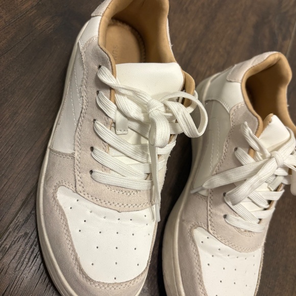 White sneakers - Picture 2 of 4